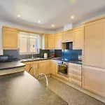 Host & - Hunton Court Apartment *