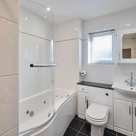 Host & - Hunton Court