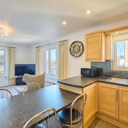 Host & - Hunton Court Whitby