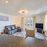 Host & - Hunton Court *