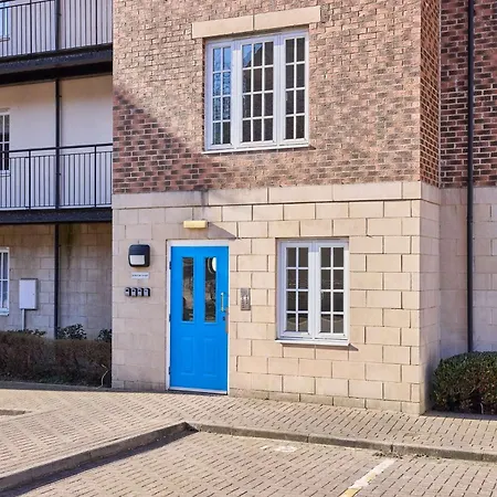 Host & - Hunton Court Whitby